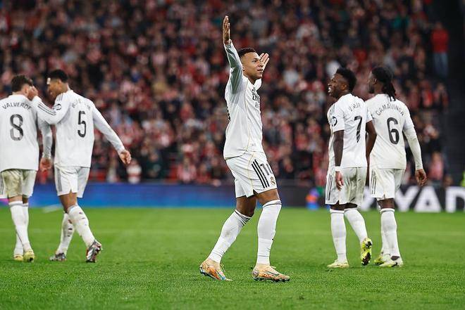 关于一步之遥：姆巴佩梅开二度，逼近C罗皇马单年进球纪录的信息