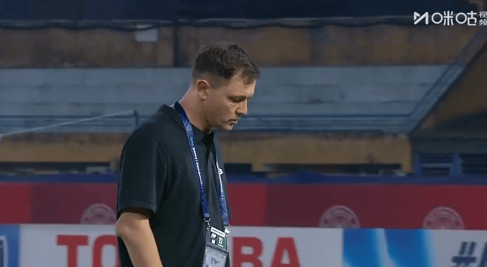 包含重罚！亚足联官方：曹永竞恶劣动作染红禁赛4场罚款1500的词条