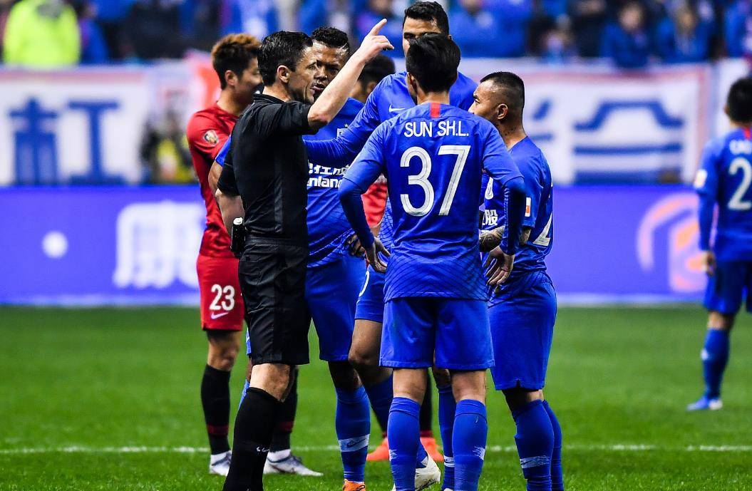 包含喜讯！申花已跟中超冠军豪门功勋队长签约两年，下赛季将转会入队效力的词条