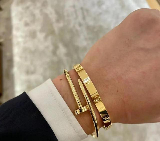 梅西在印度行期间被送110万价格的手表！的简单介绍