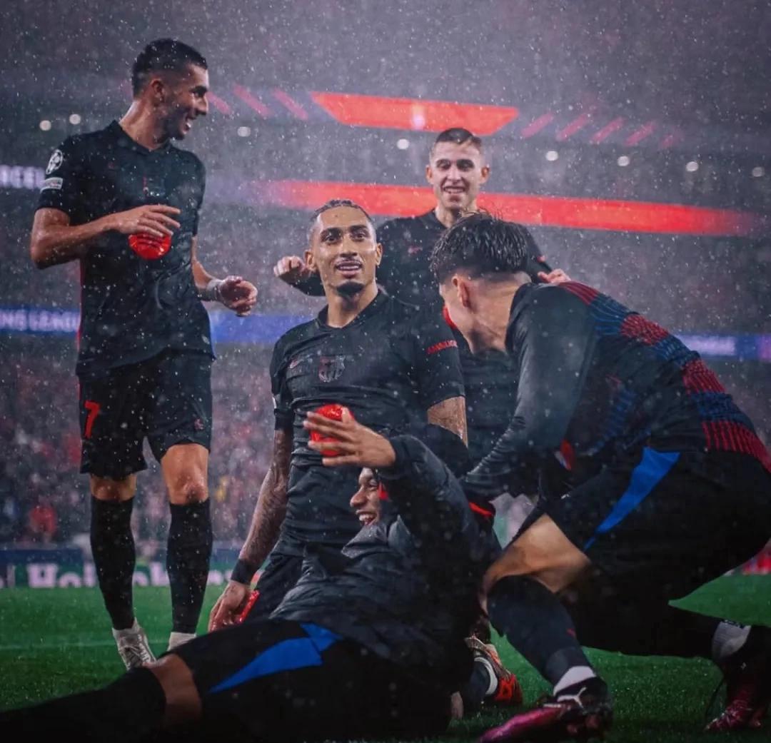 包含巴萨在欧冠比赛中防线不能压太前，这会暴的词条