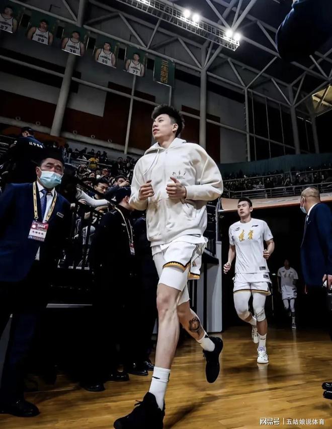 包含没有全运会任务！媒体人：张镇麟留在上海男篮配练的词条