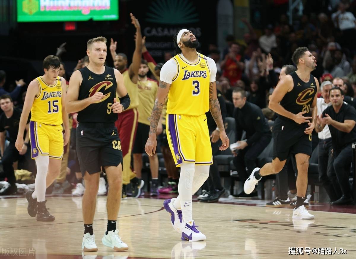 季前赛-詹姆斯东契奇缺席湖人惨负太阳布克24+7的简单介绍