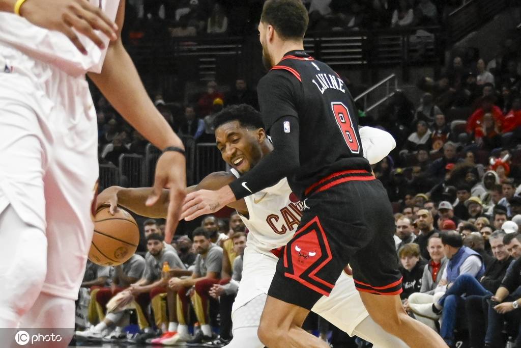 武切维奇24+15加兰35+8阿伦14+12公牛送骑士三连败的简单介绍