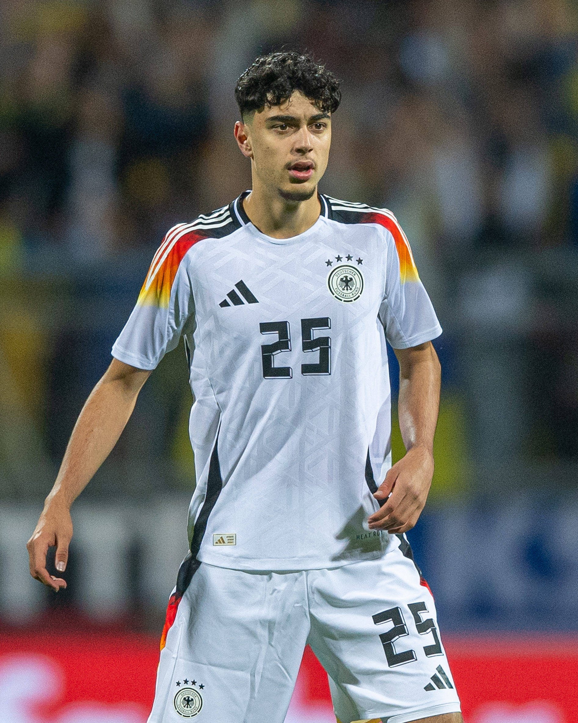 包含德国球队本赛季场均上座人数：多特8.1万人第1，的词条