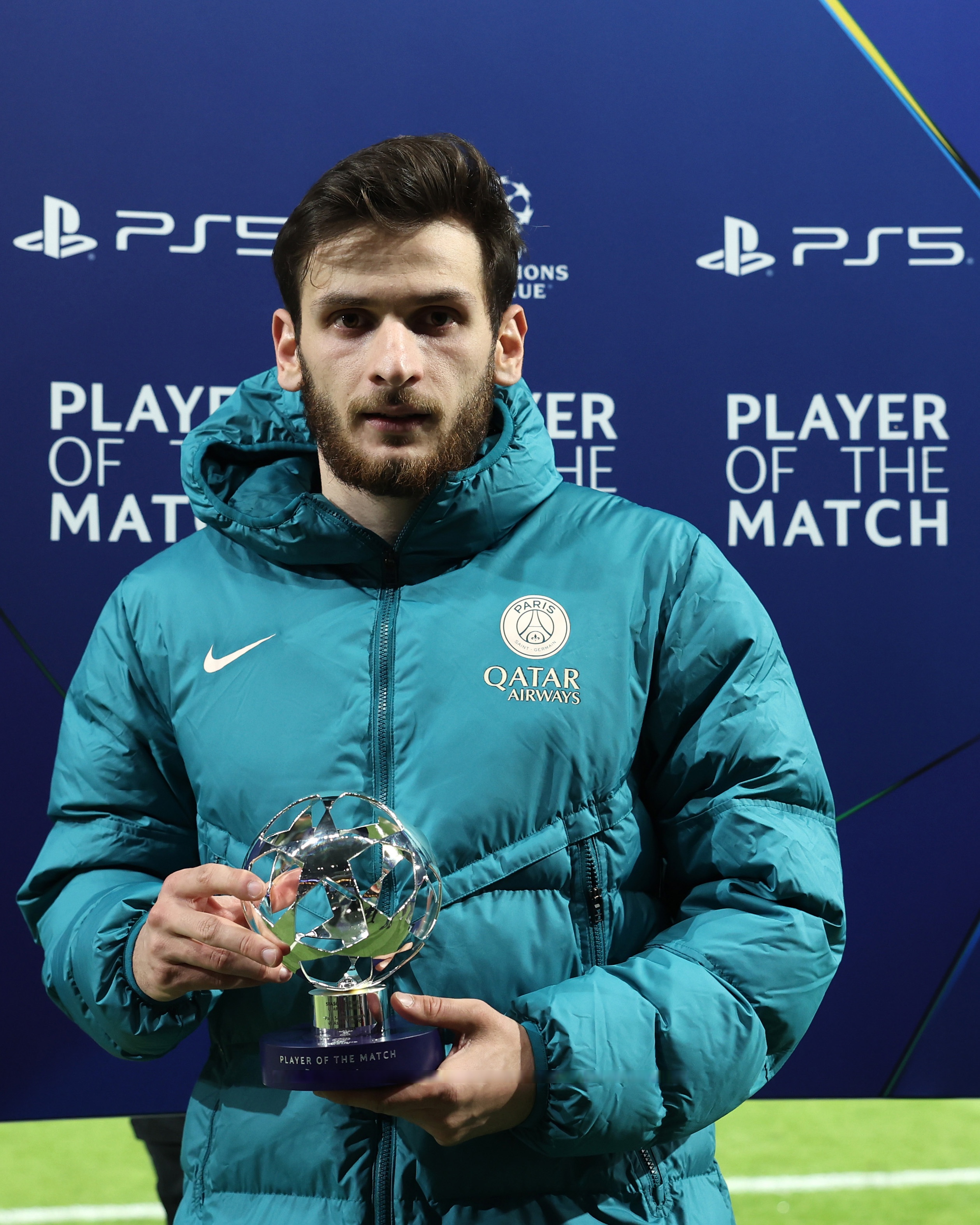 萨利巴：廷贝尔是世界最佳右后卫；英超和欧冠冠的简单介绍