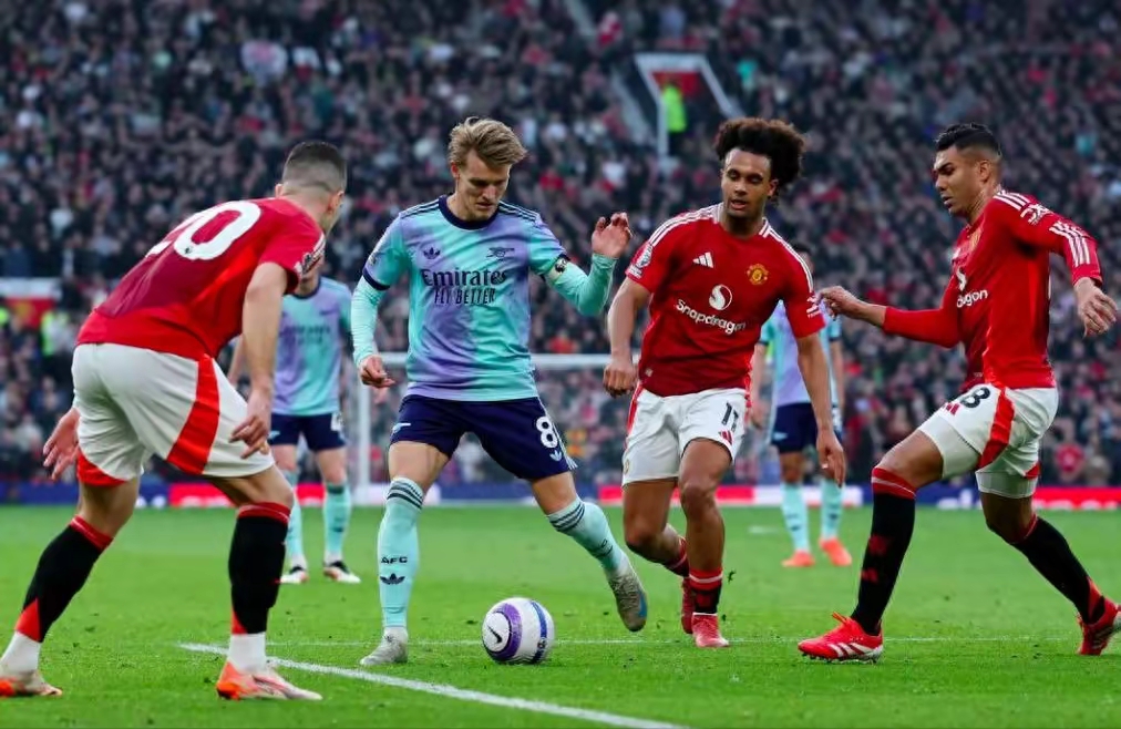 关于央视直播两场英超，利物浦主力停赛，曼城等待阿森纳掉队的信息