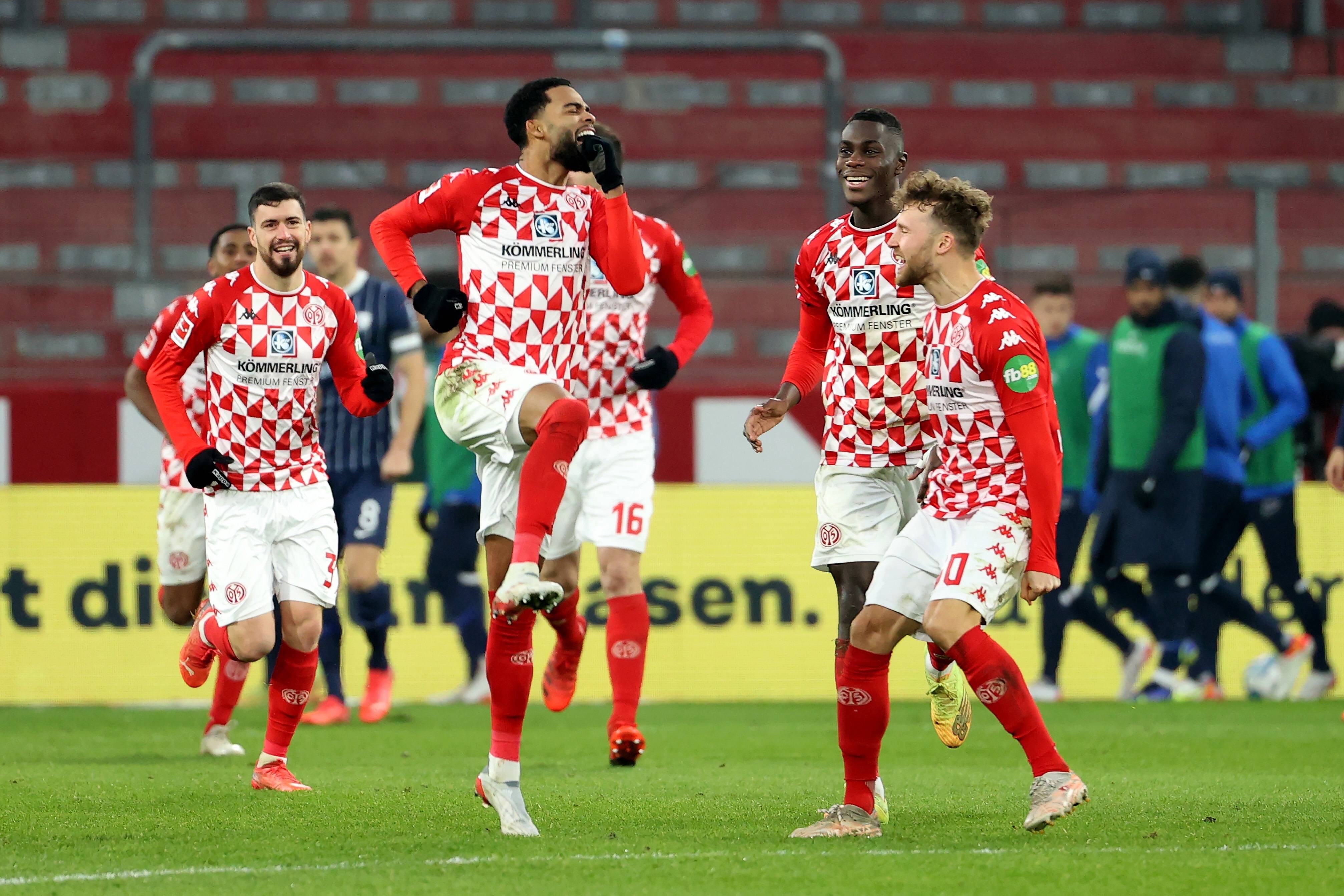 日本足球有多离谱？他们没踢过国内顶级联赛，却成功加盟德甲劲旅的简单介绍