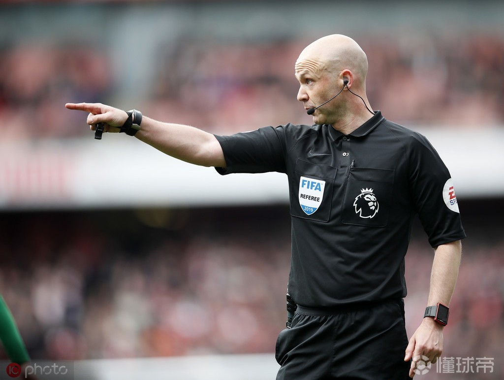 包含官方：法国名哨蒂尔潘当选IFFHS年度最佳裁判的词条