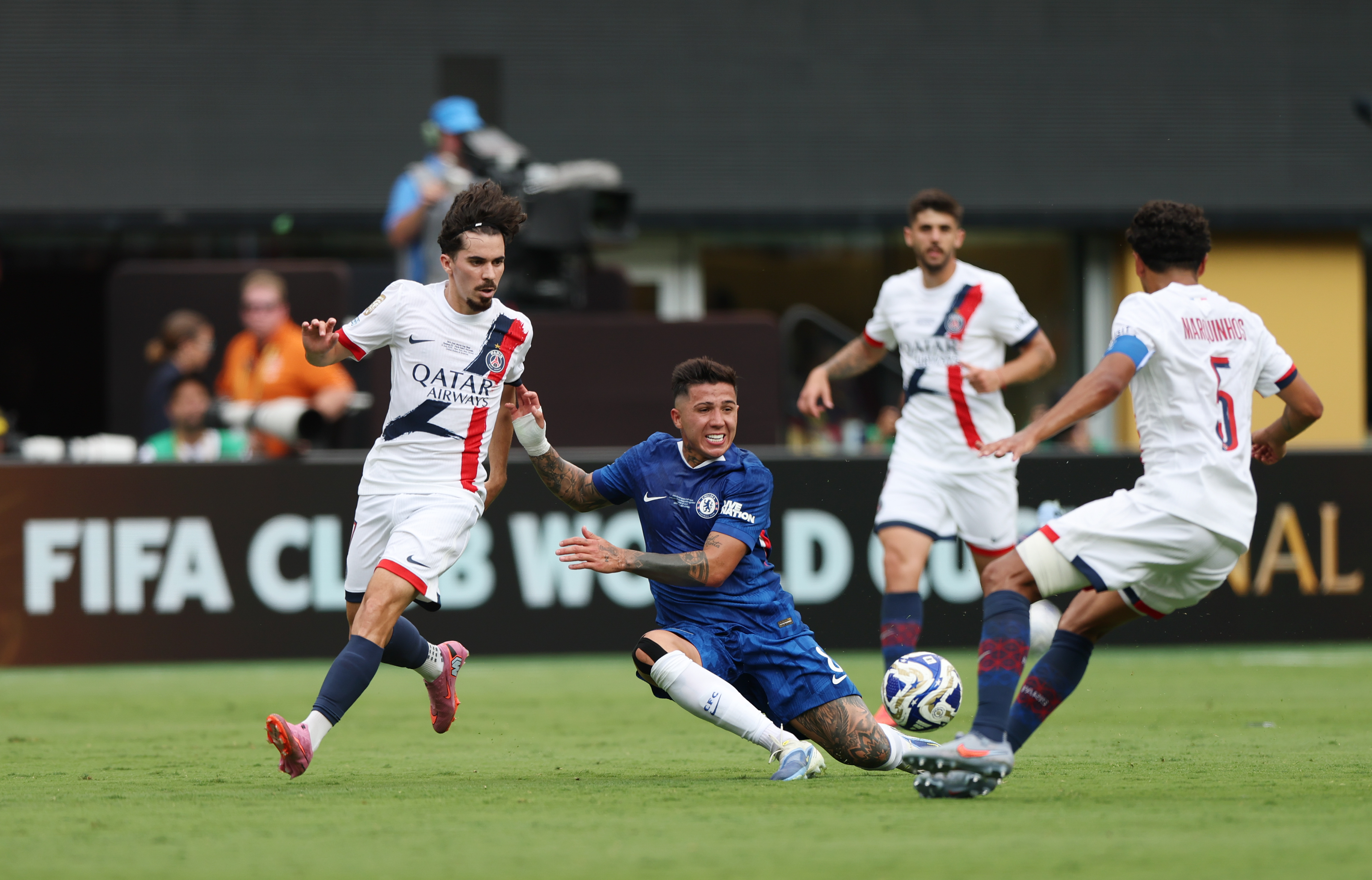 包含世俱杯-帕尔默2射1传佩德罗破门切尔西3-0巴黎夺冠军的词条