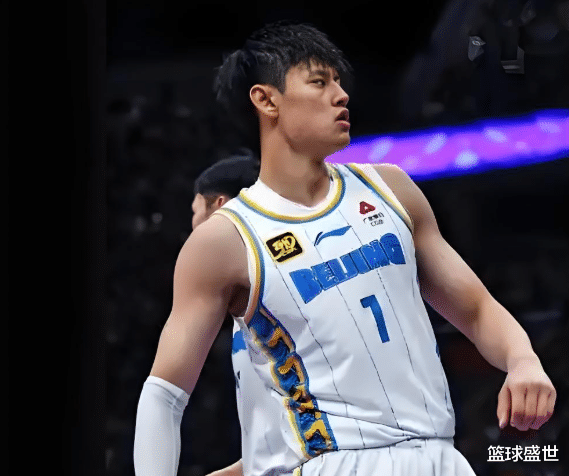 关于中国男篮已返回北京，曾凡博今日将前往国家队报道的信息