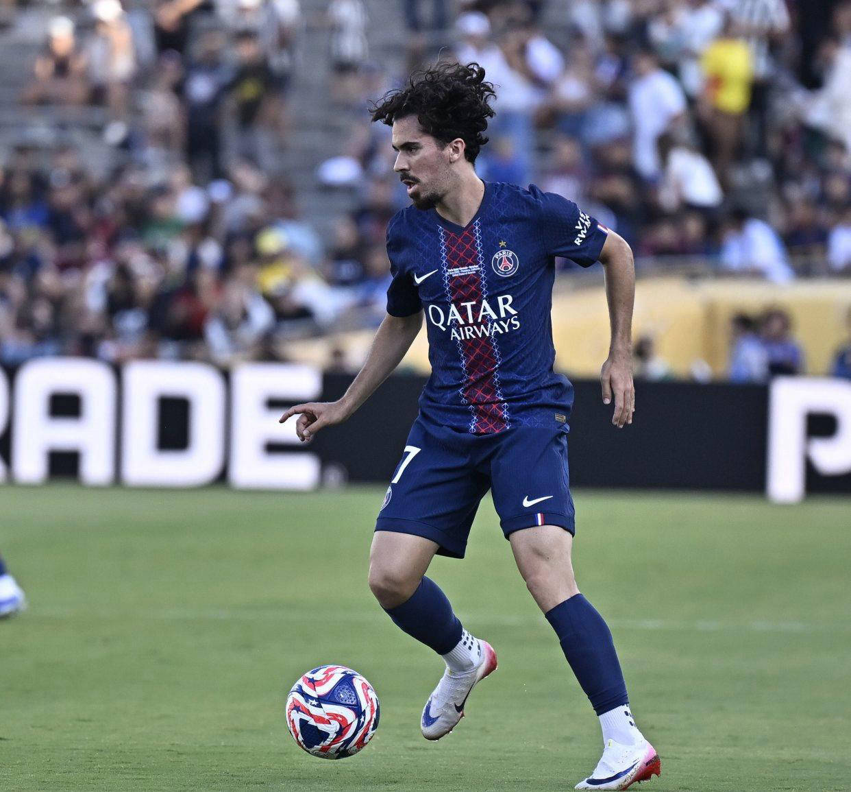 包含安息，前诺丁汉森林欧冠冠军成员约翰-罗伯逊去的词条