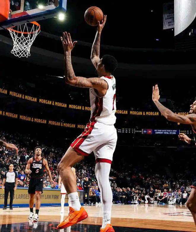 包含热火126-111老鹰，鲍威尔25+7+5，特雷-杨空砍30分的词条