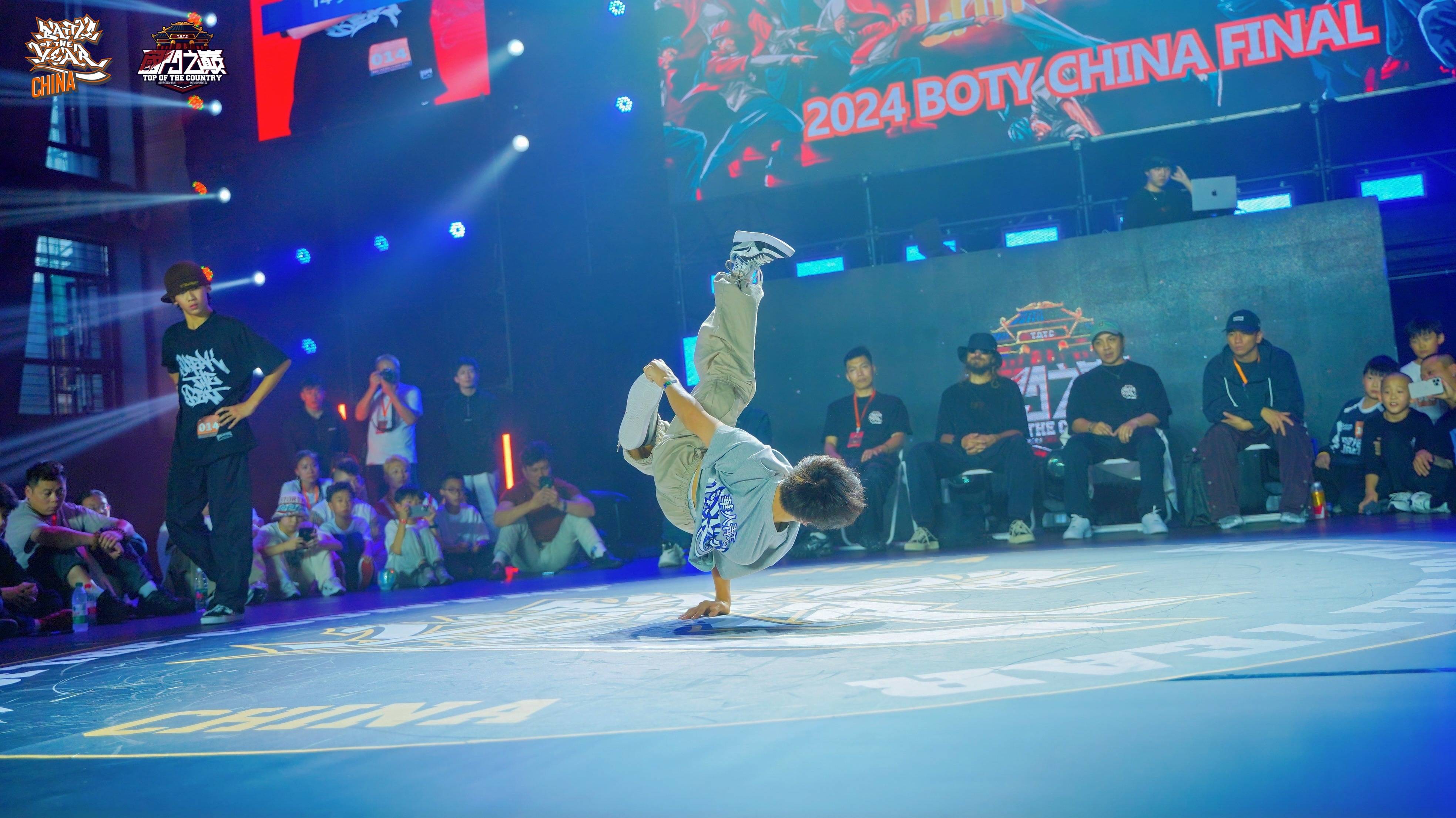 包含TOP世界街舞全球总决赛落幕线上赛延续精彩的词条