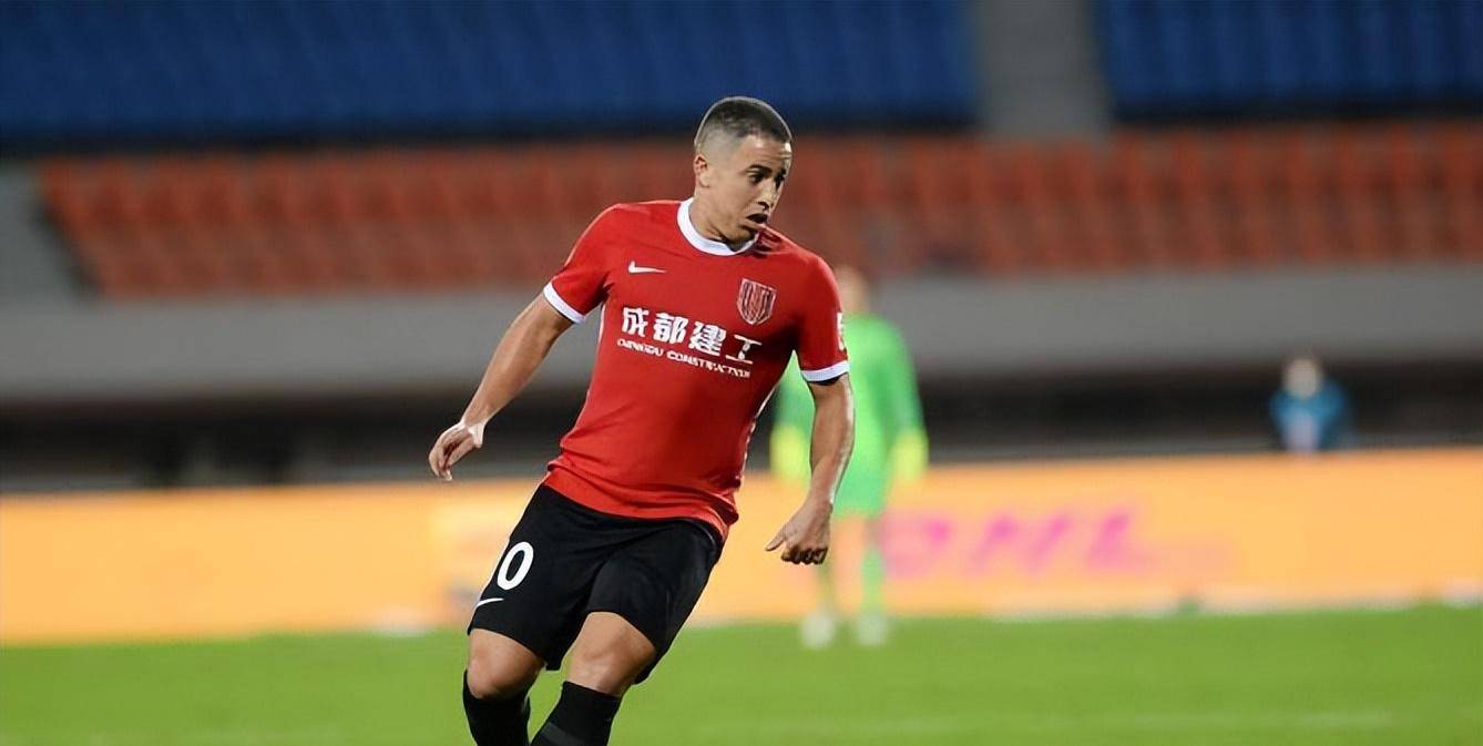 关于成都蓉城刚晋级亚冠正赛！巴西主力国脚就自荐转会入队，就等徐正源点头的信息