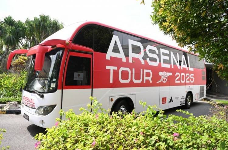 包含阿森纳抵达新加坡开启季前赛，将对阵AC米兰和纽卡斯尔的词条