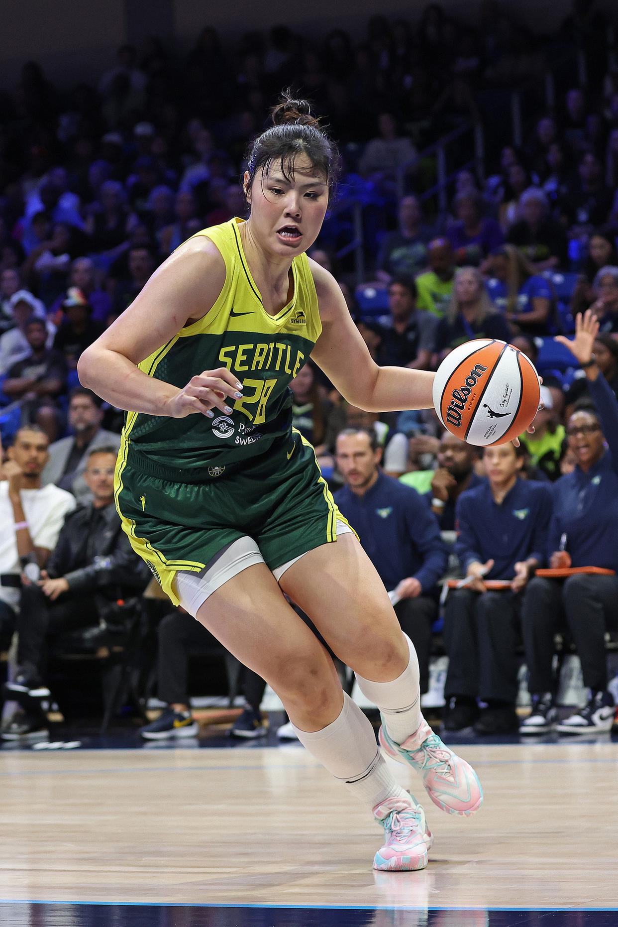 包含李月汝5中4得8分7板WNBA飞翼胜卫冕冠军自由人的词条