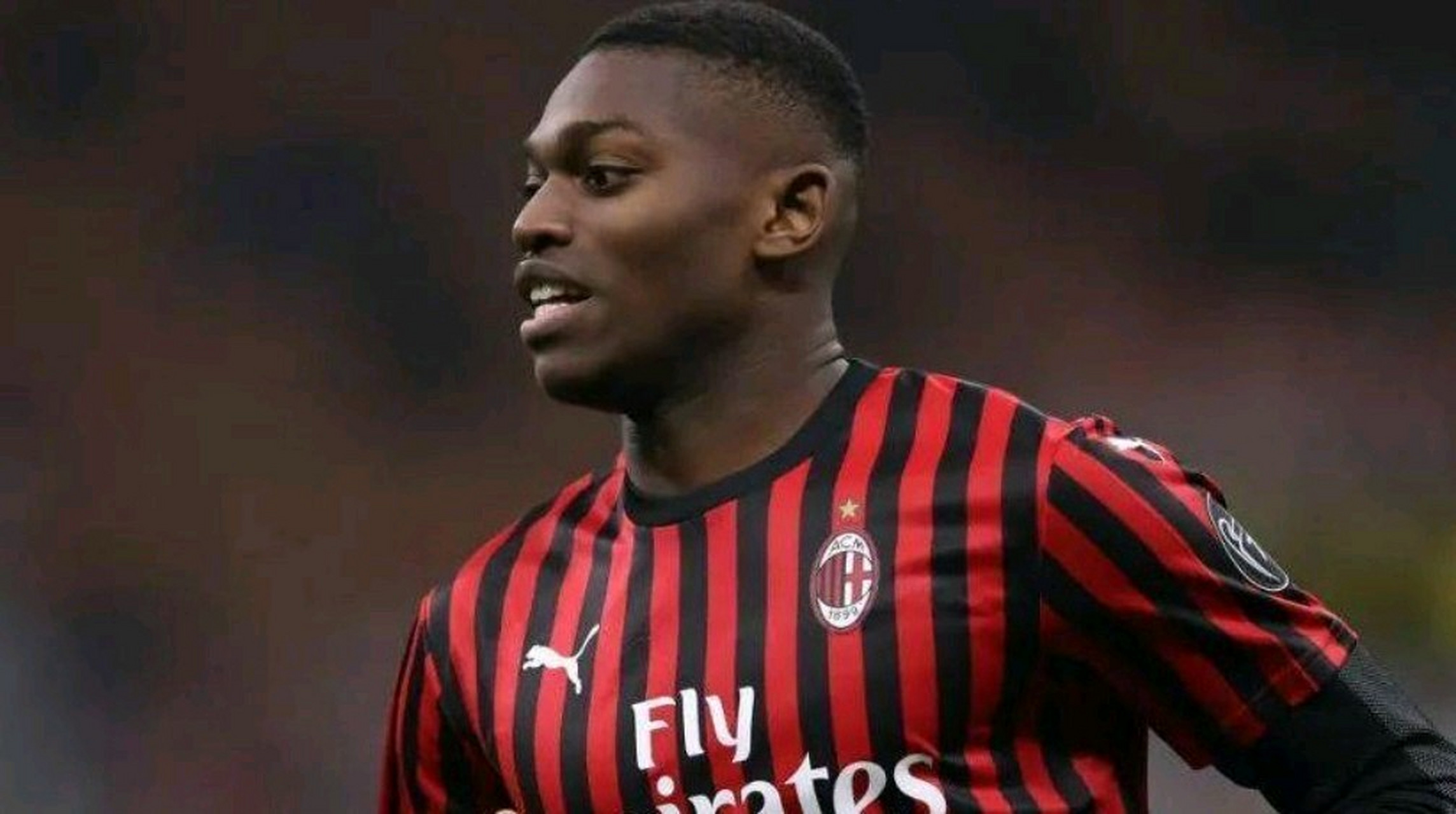 米兰无意出售莱奥，将其视为俱乐部项目不可或缺的支柱的简单介绍