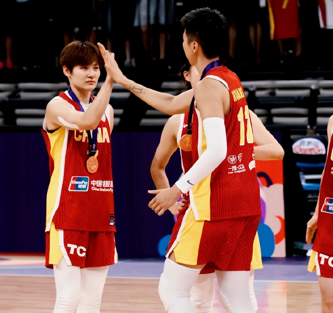 包含黄思静21年女篮亚洲杯个人集锦，对阵日本砍18分7篮板的词条