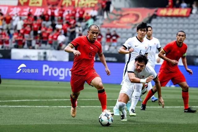 关于东亚杯-张玉宁失单刀国足0-2不敌日本遭两连败的信息