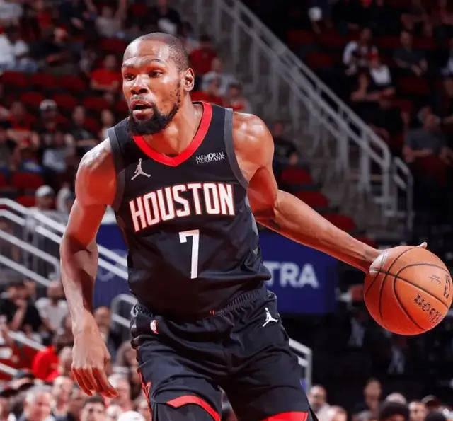 NBA火箭轻取骑士杜兰特飞身上篮的简单介绍