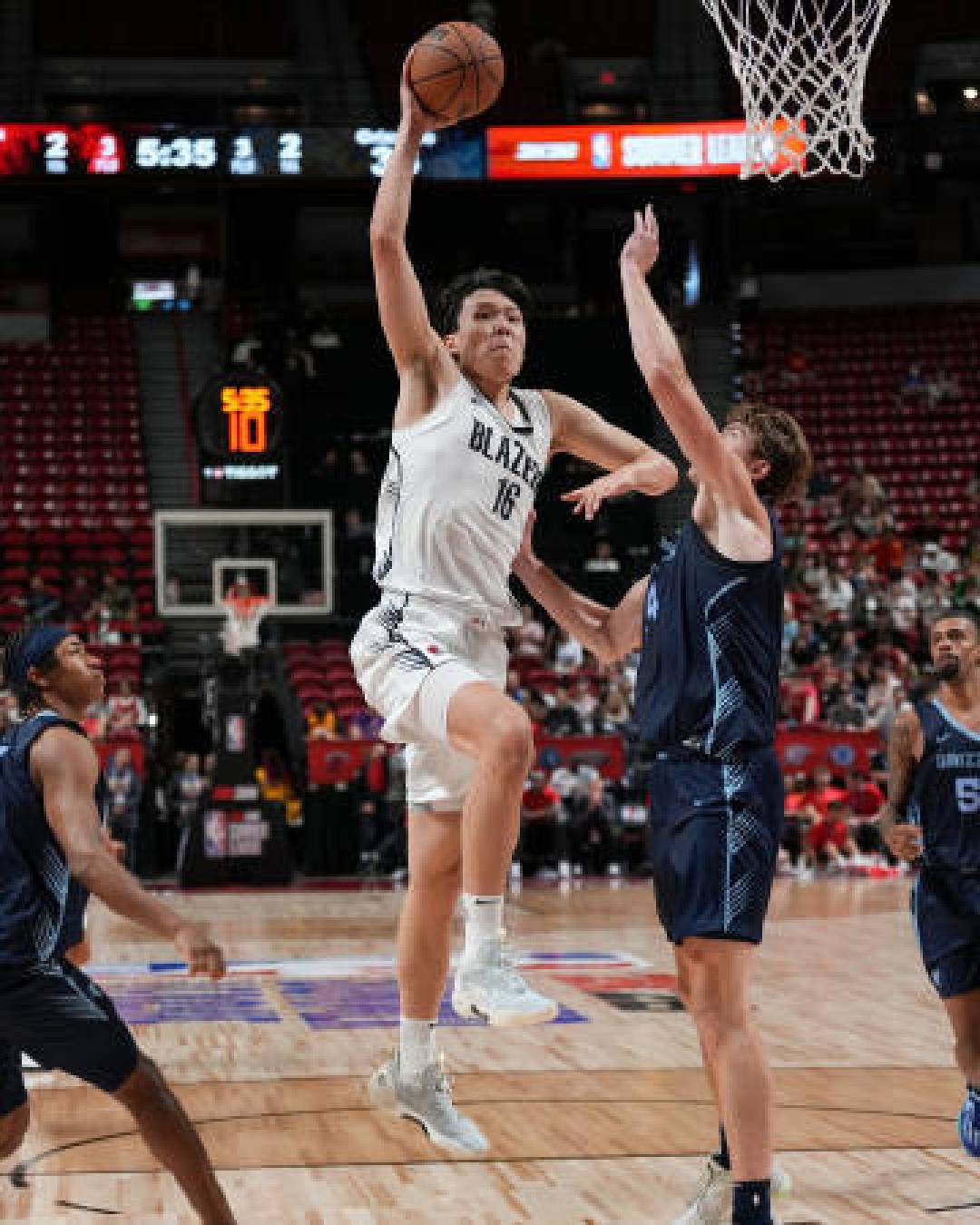 包含杨瀚森夏联场均10分5板2.3帽屡次贡献惊艳妙传的词条