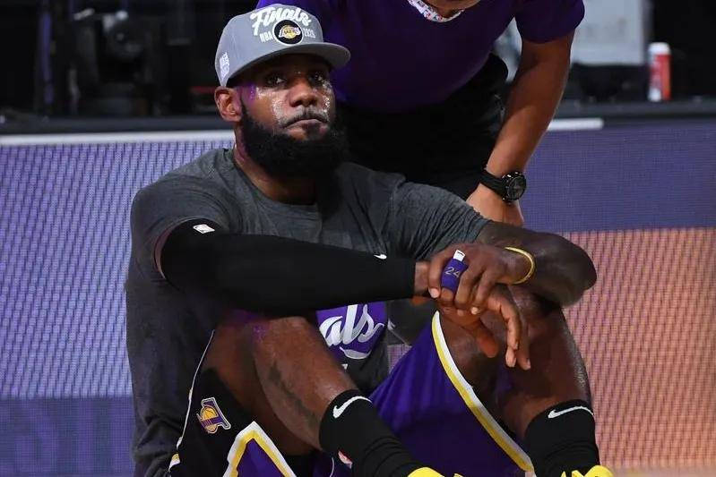 关于湖人和詹姆斯预计2026年春天分道扬镳双方没讨论过续约的信息