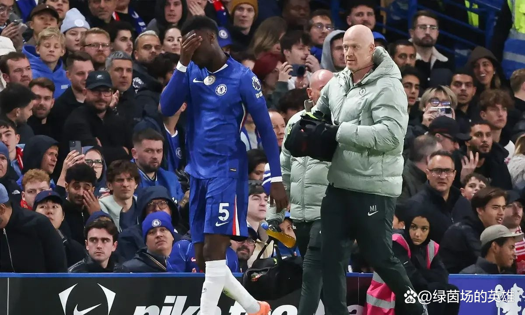 巴迪亚西勒过于随意的出球让蓝桥的歌声戛然而止的简单介绍