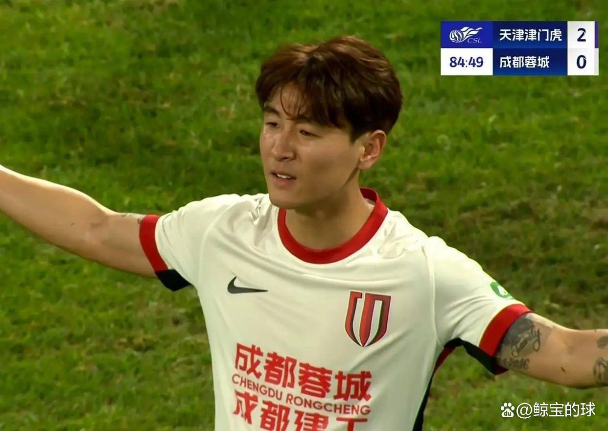 包含球迷辱骂韦世豪妻子！队友发声：有些看台连做人的底线都没了的词条