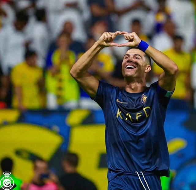 包含利雅得新月退出今年8月在中国香港举办的沙超杯的词条