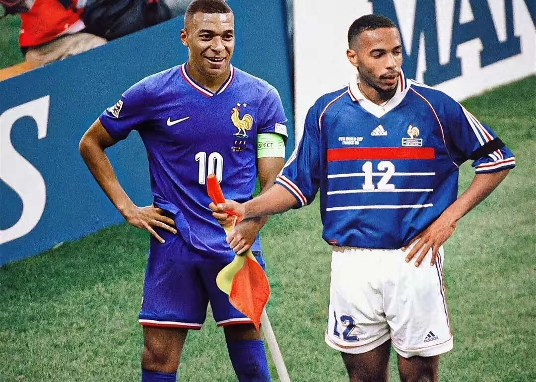 包含巴萨巴黎分别挺进欧冠四强，只要姆巴佩不尴尬，尴尬的就是别人的词条