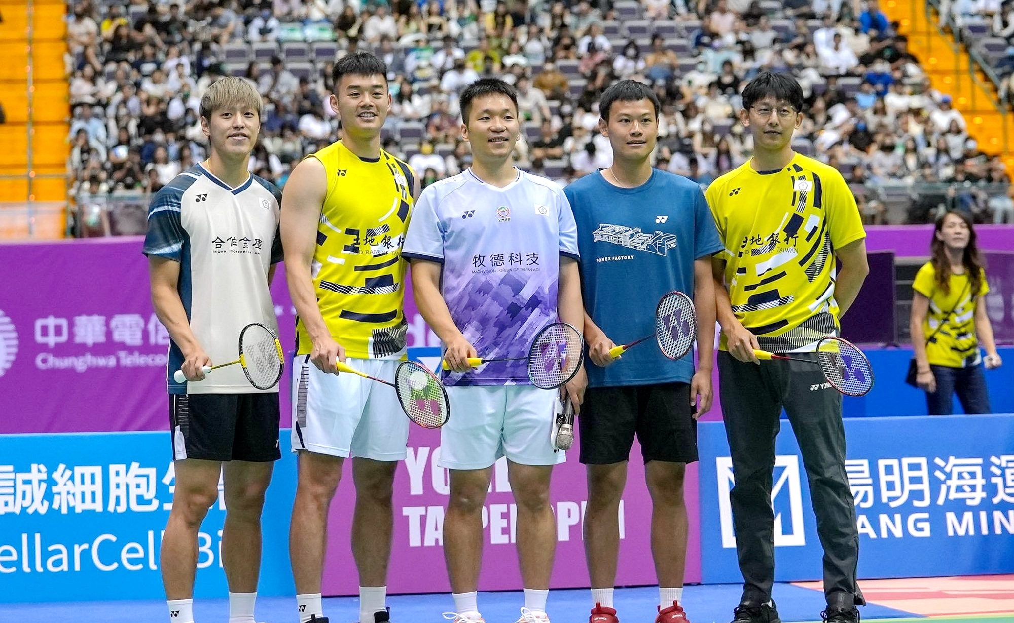 中国国家羽毛球队运动员退役仪式在杭州举行