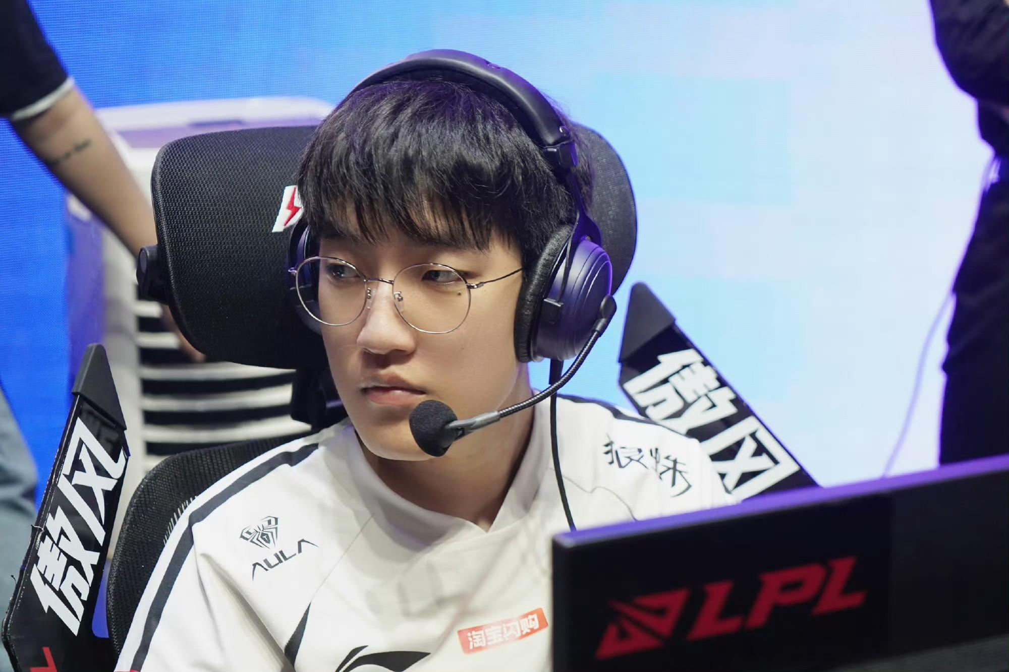 包含LOL石油杯4强战队出炉！Faker状态低迷，AL有机会打进决赛？的词条