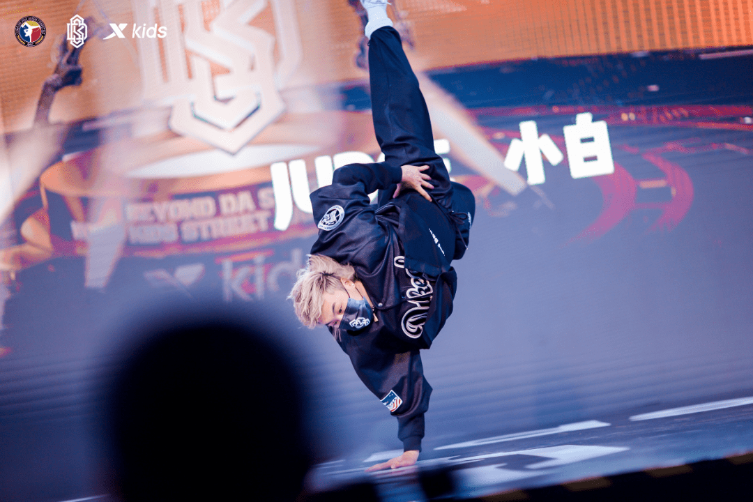 包含2025TOP世界街舞大赛总决赛裁判秀-MRWIGGLES的词条