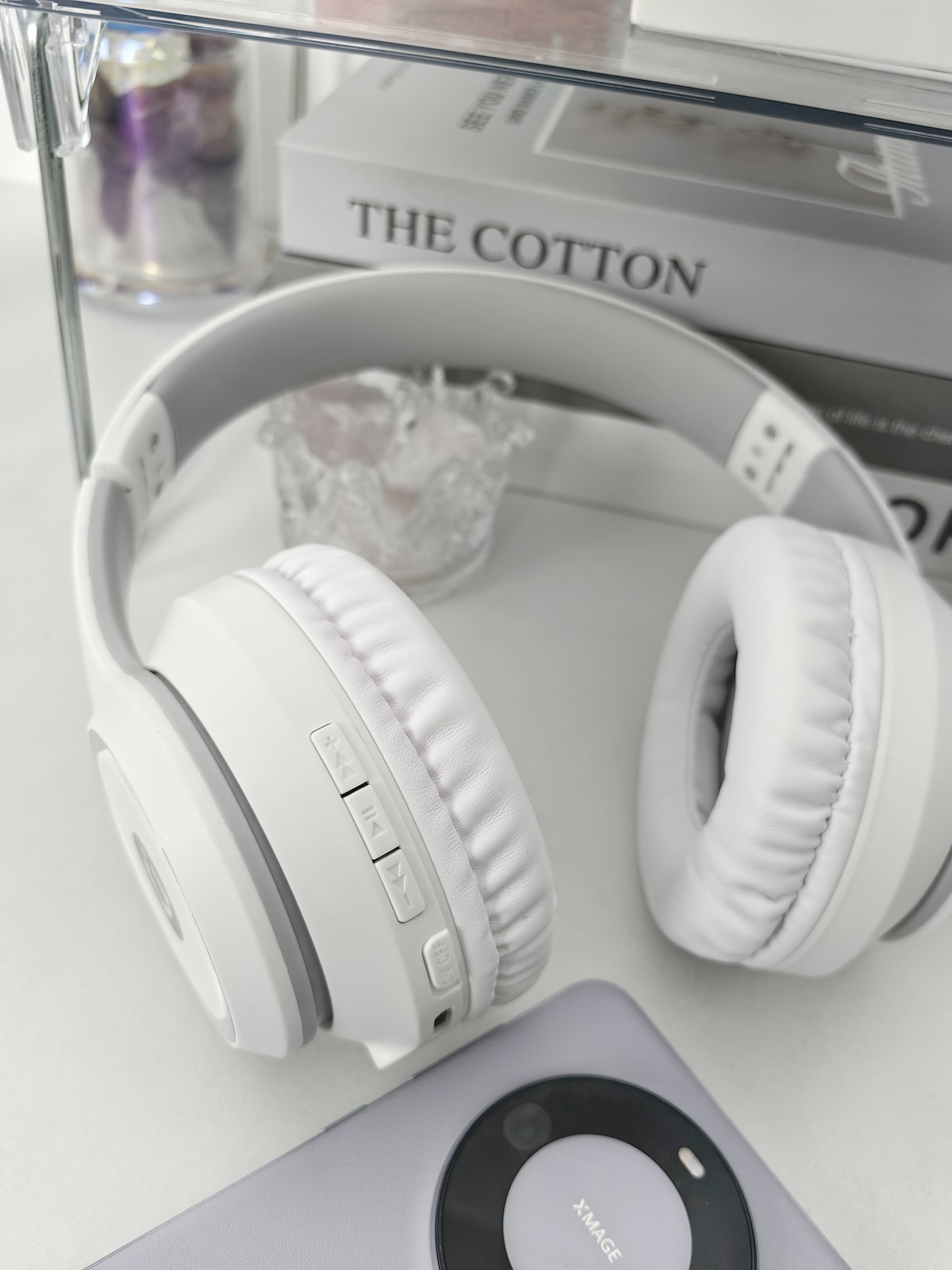 包含科学家制造出虚拟耳机，不戴耳机能在特定位置听声的词条