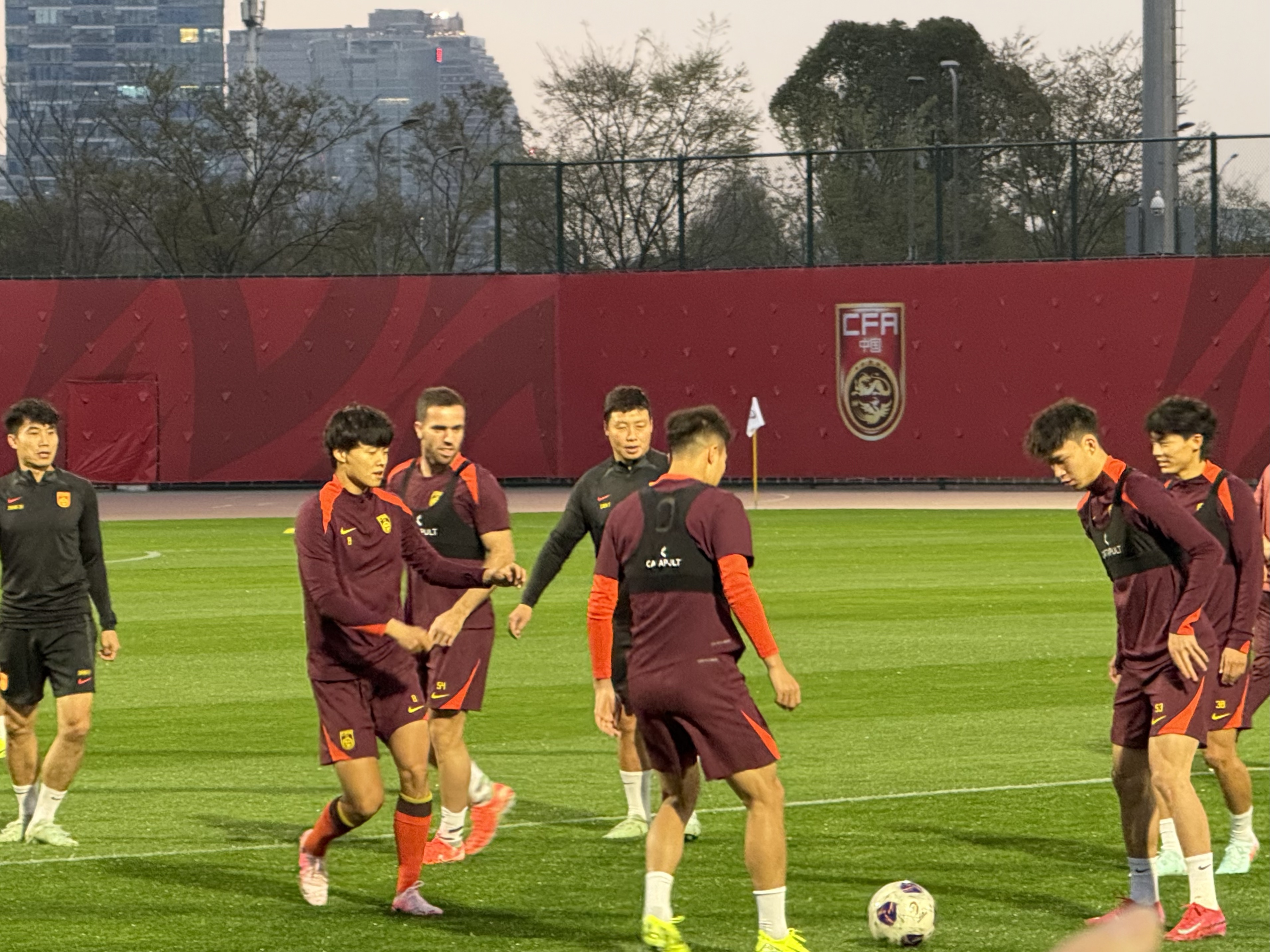 国足前瞻：赢1场？战中国香港底线不能输球的简单介绍