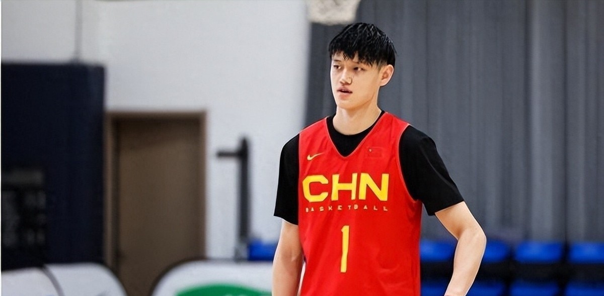 包含曾凡博因伤无缘亚洲杯，中国男篮：曾凡博返回俱乐部进行康复的词条