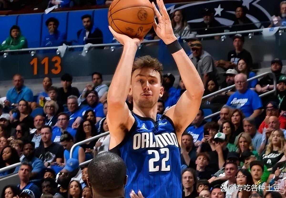 绿军4连胜逆转大胜送步行者7连败布朗连续8战30+引4人20+的简单介绍