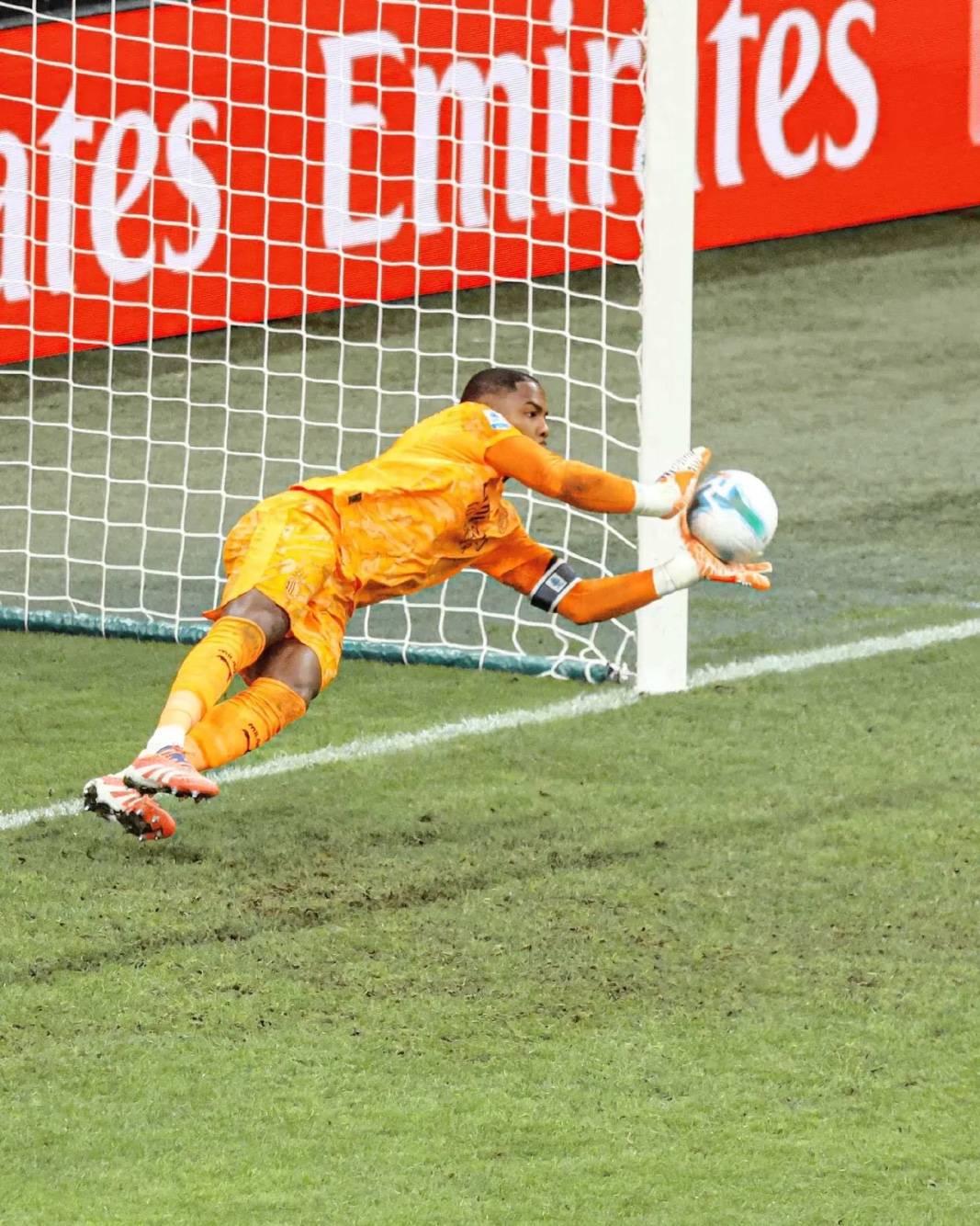 关于意甲知名媒体人：关于迈尼昂续约问题，目前没有迹象表明他要和米兰俱乐部续约的信息