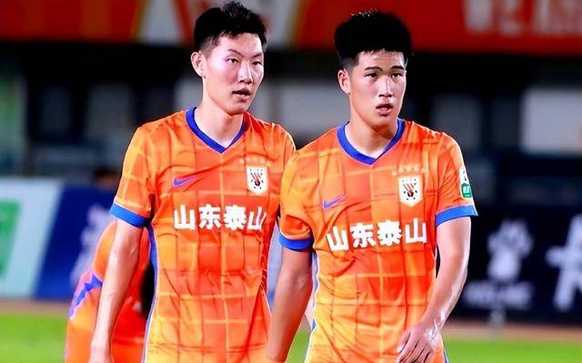 关于山东泰山21岁后卫杨瑞琦租借加盟梅州客家的信息