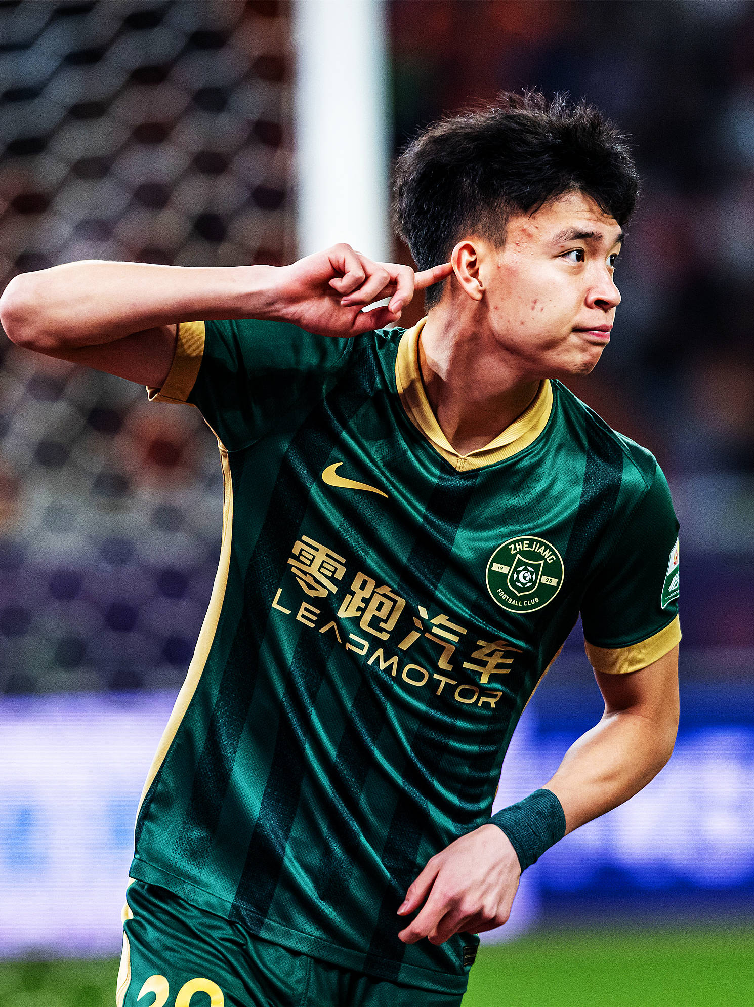 中国男足00后国脚正式加盟曼城！俱乐部已官宣确认，的简单介绍