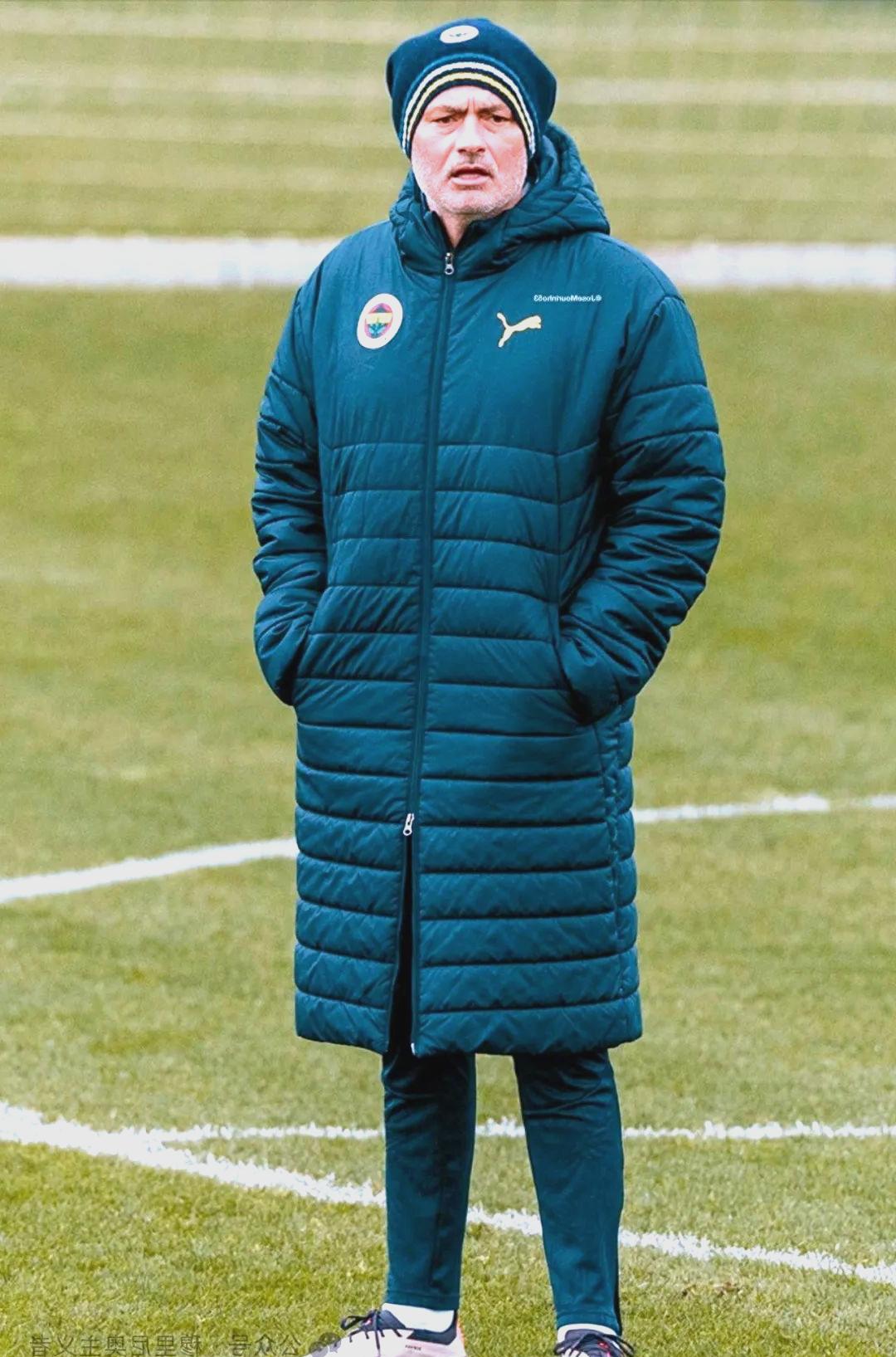 包含穆里尼奥的前锋呢？射手王又被推进转会市场！离的词条