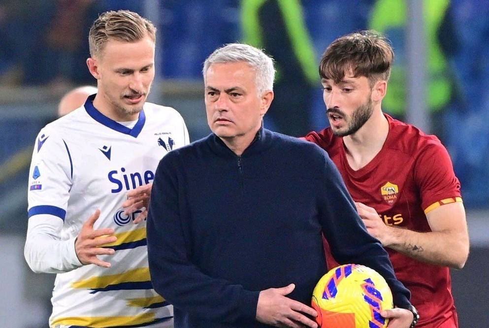 包含国米拒绝十几份给皮奥-埃斯波西托的报价，曼联也曾考察的词条