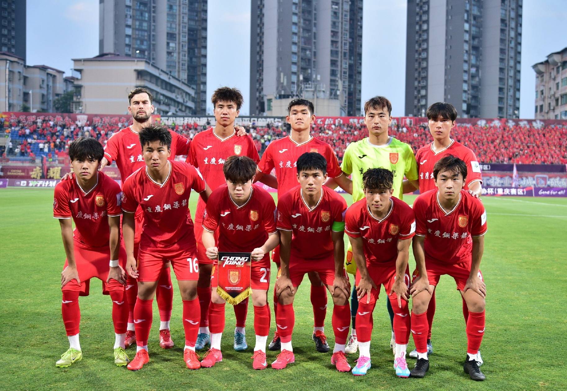 包含重庆2-1、陕西3-1、辽宁1-0，延边主场九连胜被打破，中甲积分榜的词条