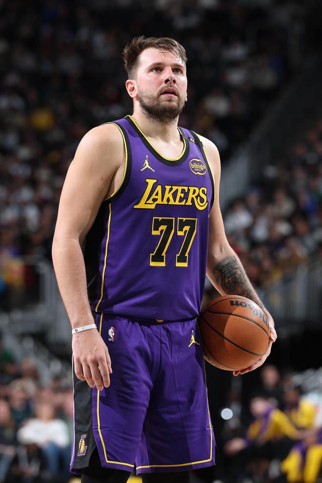 包含曝斯玛特将以2年1100万加盟湖人据悉是东契奇点名要他的词条