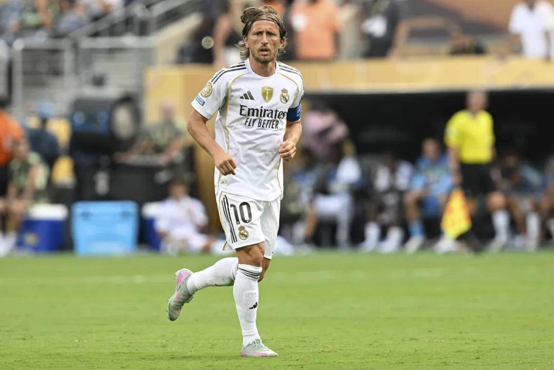 官宣!39岁莫德里奇以自由身加盟AC米兰身披14号球衣的简单介绍 官宣!39岁莫德里奇以自由身加盟AC米兰身披14号球衣的简单介绍