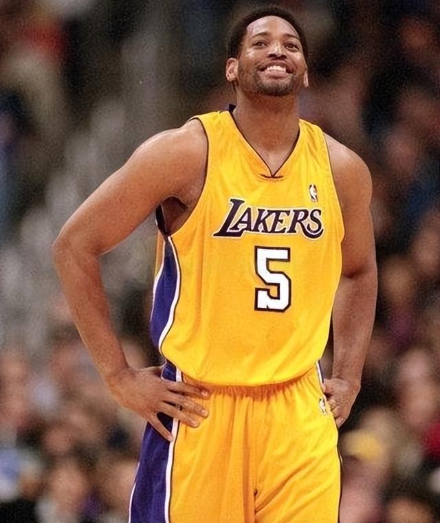 关于霍里:我愿用4个戒指换哈登赚的钱但我更喜欢冠军的信息