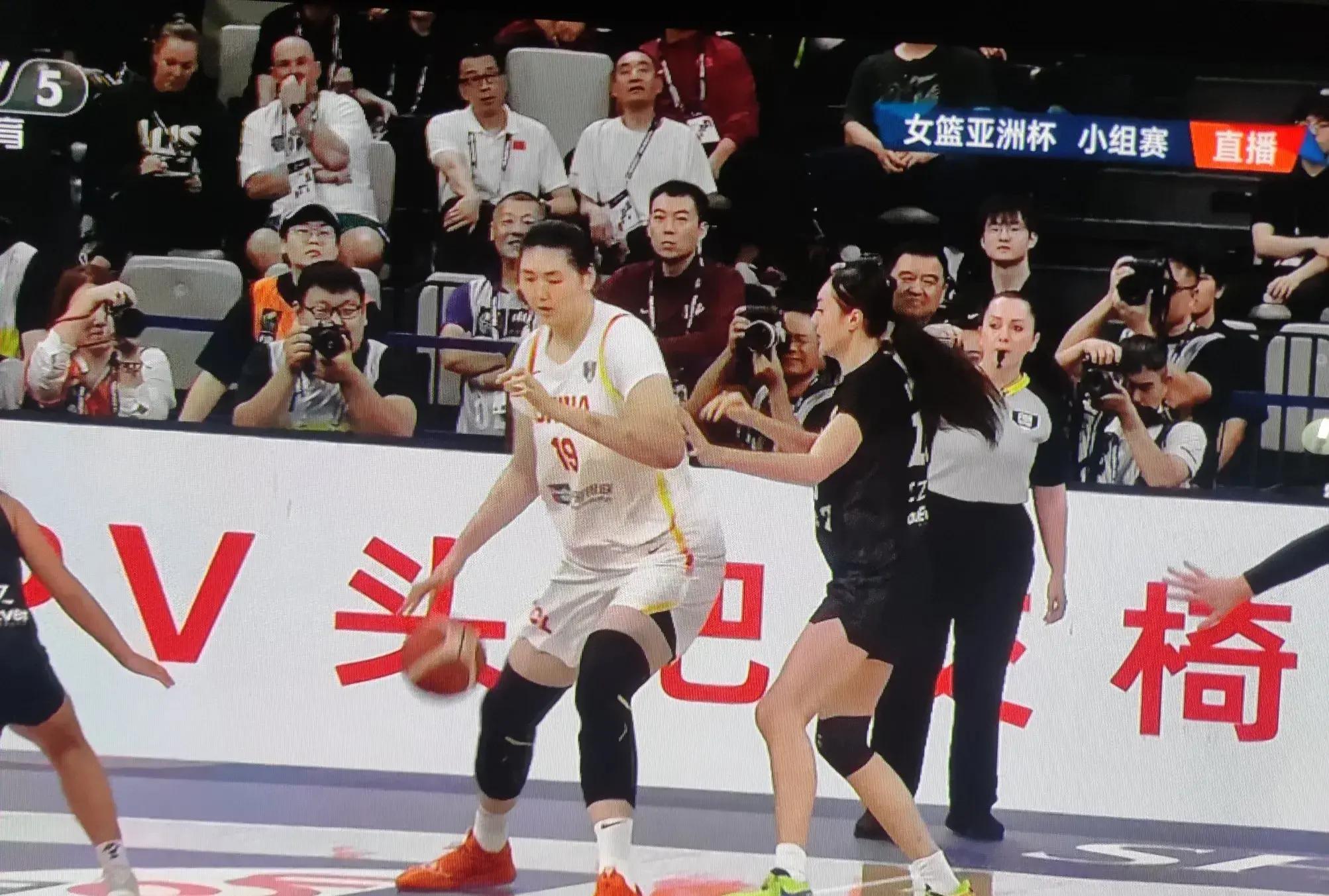 女篮亚洲杯全场集锦：张子宇17分，中国不敌日本无缘决赛的简单介绍