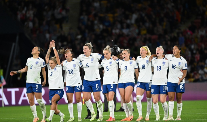 关于女足欧洲杯决赛-120分钟1-1英格兰点球3-1西班牙卫冕的信息