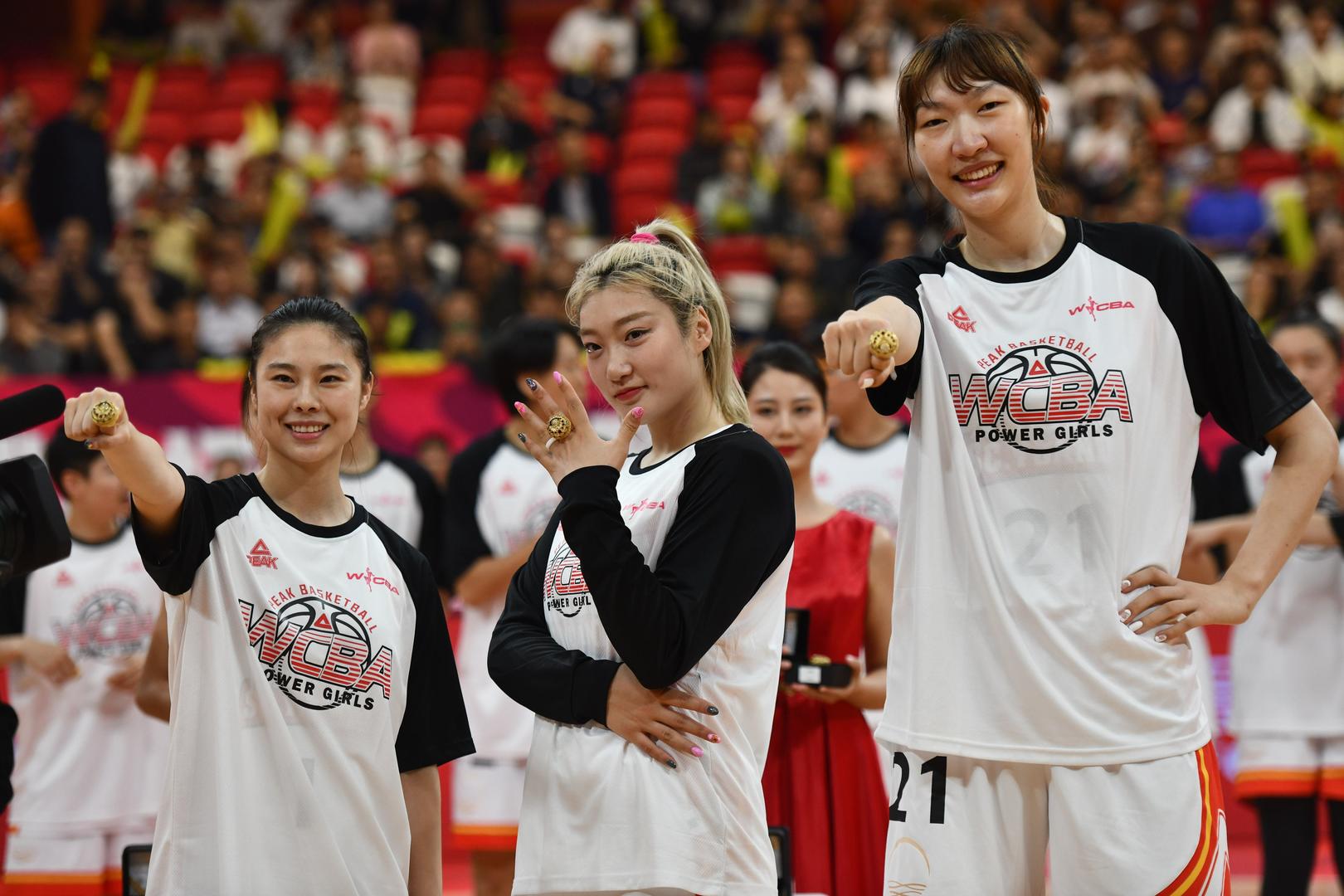 关于中国女篮专题片《无畏金兰》回顾，女篮巾帼英雄实至名归的信息